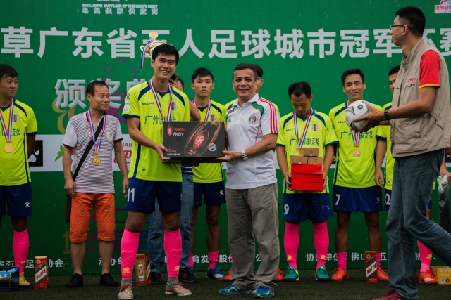 赵心童顺利晋级斯诺克世锦赛16强